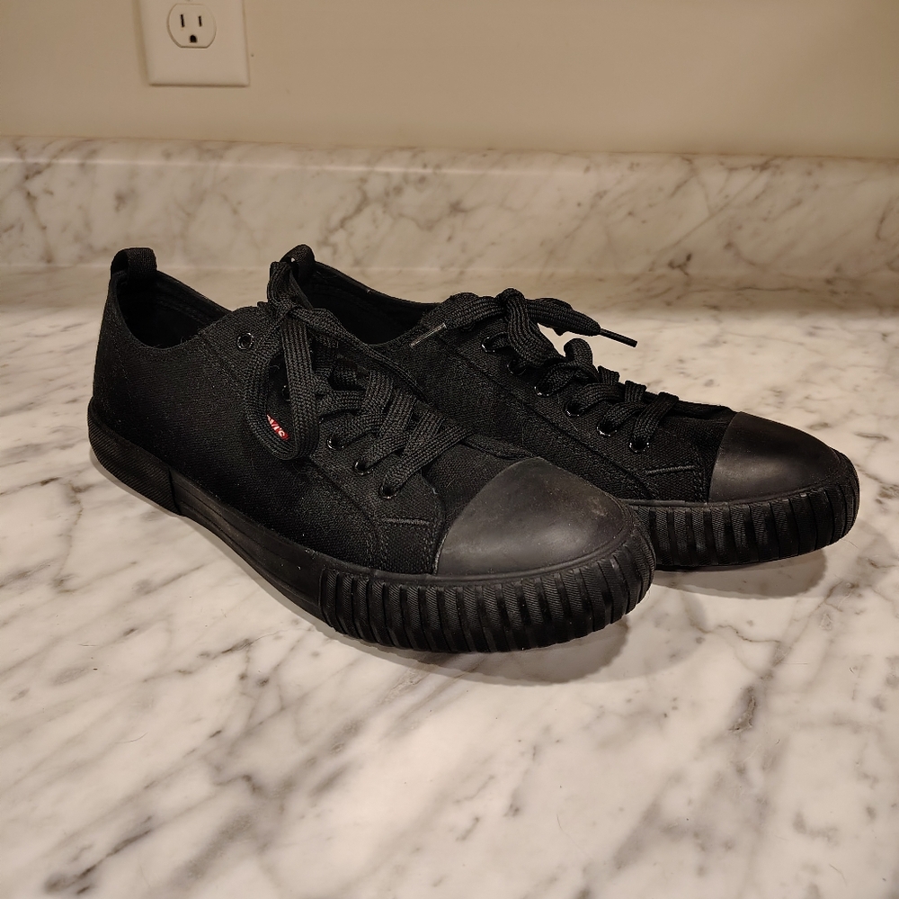 NWOB Levi's Anikin Canvas Sneaker